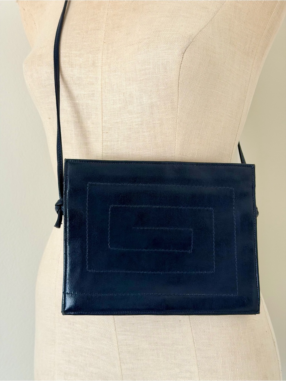 Vintage 1970s MARKAY Classic Navy Mini Leather shoulder Bag